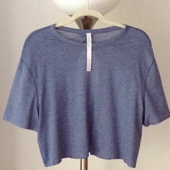🔥🔥🔥Lululemon - Dusty Blue Cropped Top - Picture 1 of 8